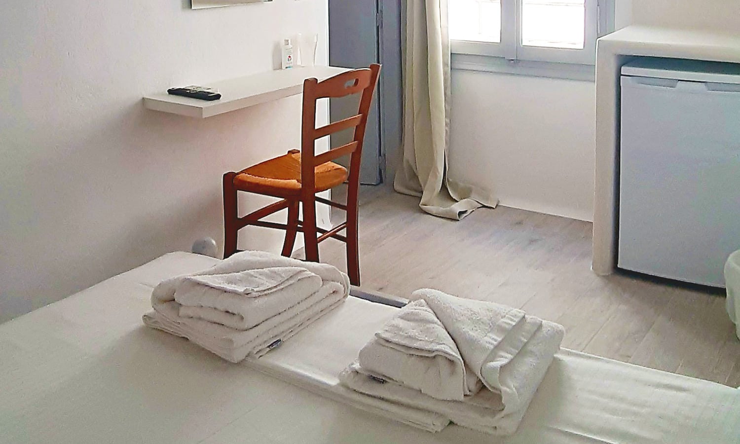 CASTELLINO Rooms To Let a Naxos