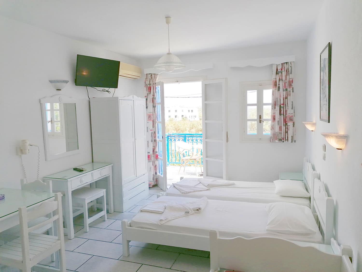 ARTEMIS FLORA Rooms To Let a Naxos