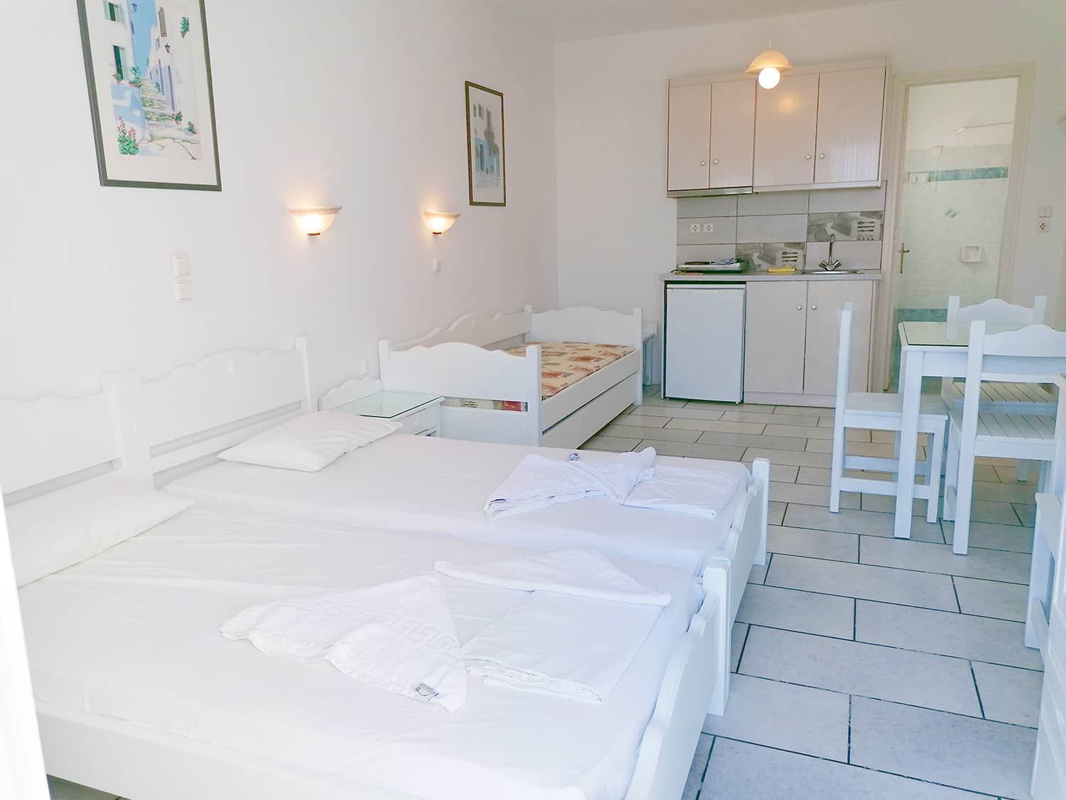 ARTEMIS FLORA Rooms To Let a Naxos