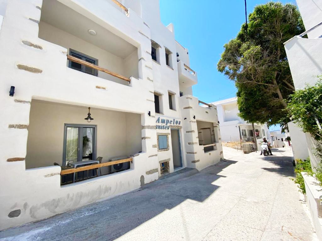 AMPELOS SUITES Hotel a Naxos
