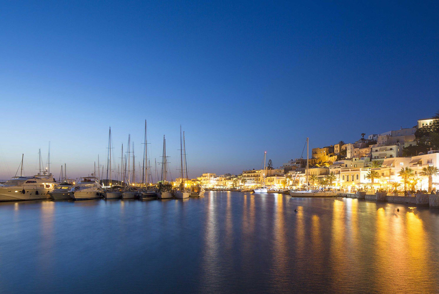 NAXOS-nightlife-1